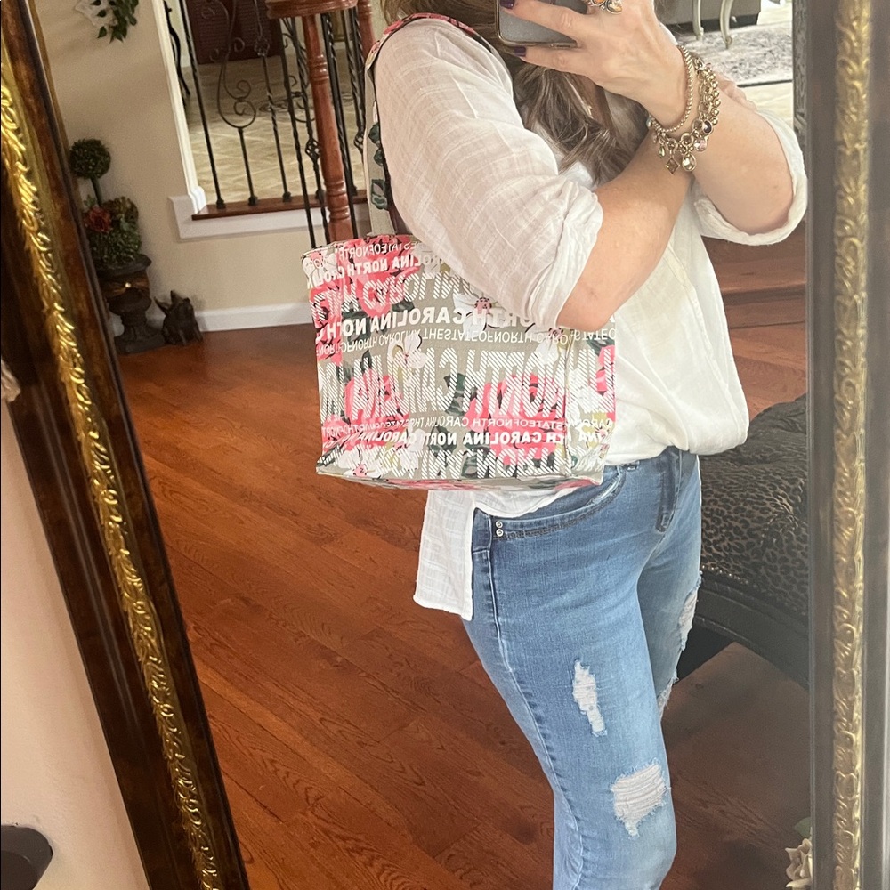 Robin Ruth North Carolina Tote and Crossbody Pouch 2 PieceSet - Picture 14 of 17